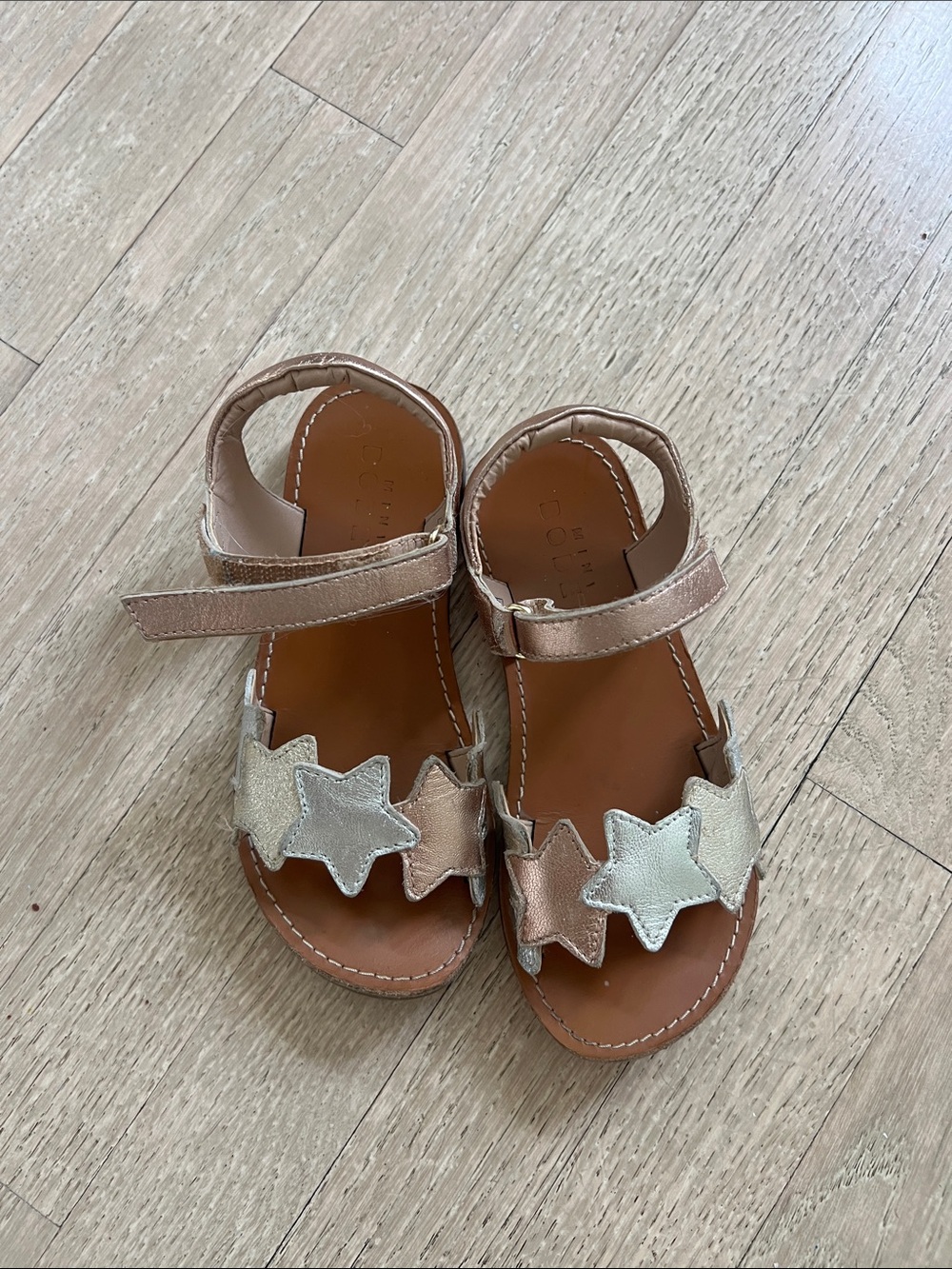 Mini Boden Kids Star Accent Metallic Sandals - Pink/Gold
